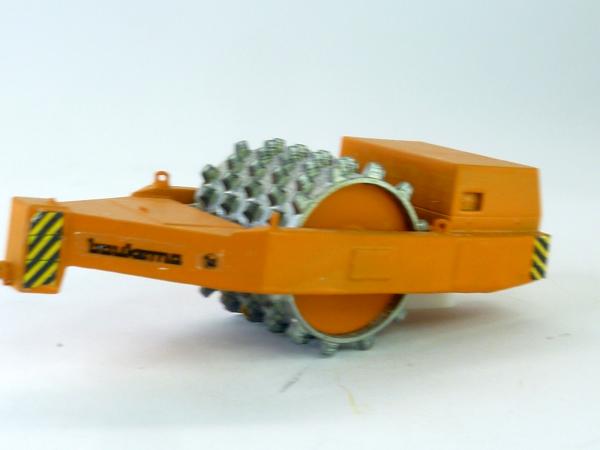Anhänge Vibrationswalze Baukema A12 Stampffußwalze mit Motorverkleidung orange